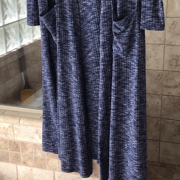 LuLaRoe Sarah Sweater - Picture 2 of 3